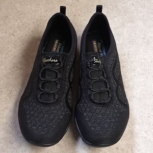 Skechers Women's size 7 black slip on
